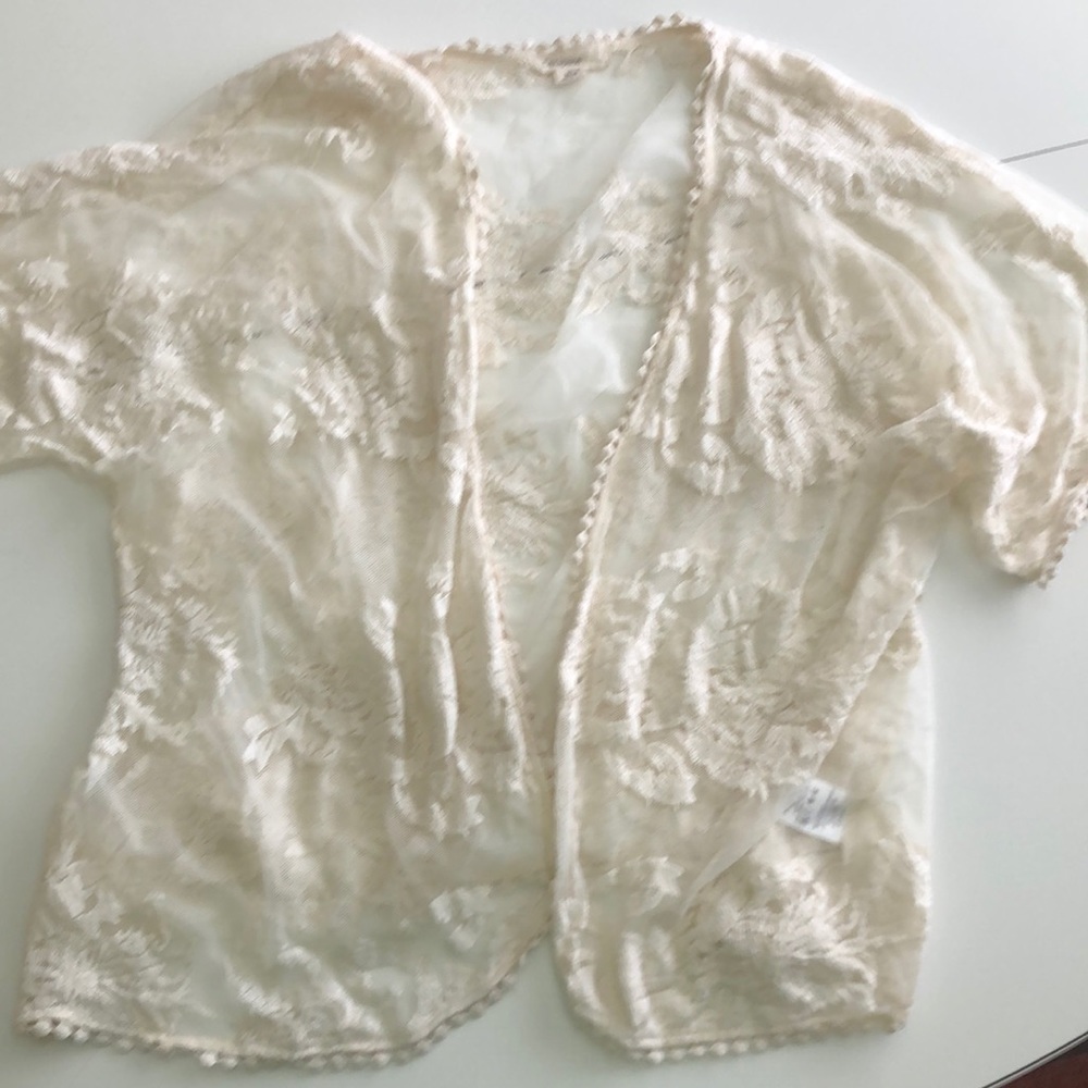 Beautiful Carapace lace kimono. Size M.